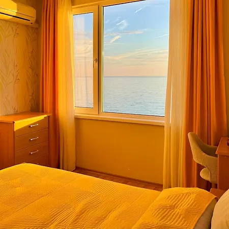 Apartment Beachfront Havana Sveti Vlas